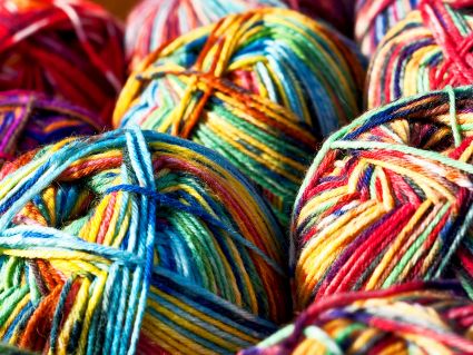 写真:マルシェで出品されているアクセサリーのイメージ